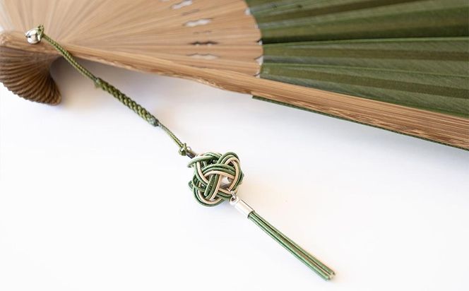 【伊と幸】《白生地の老舗が贈る》霞扇（鶯ぼかし染め） 261009_B-AZ34