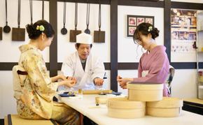 【甘春堂】和菓子作り体験の招待チケット（1名様） 261009_B-RA04