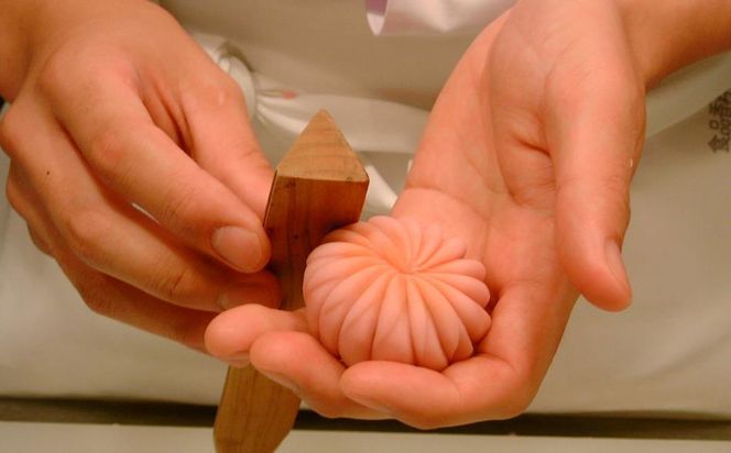 【甘春堂】和菓子作り体験の招待チケット（1名様） 261009_B-RA04