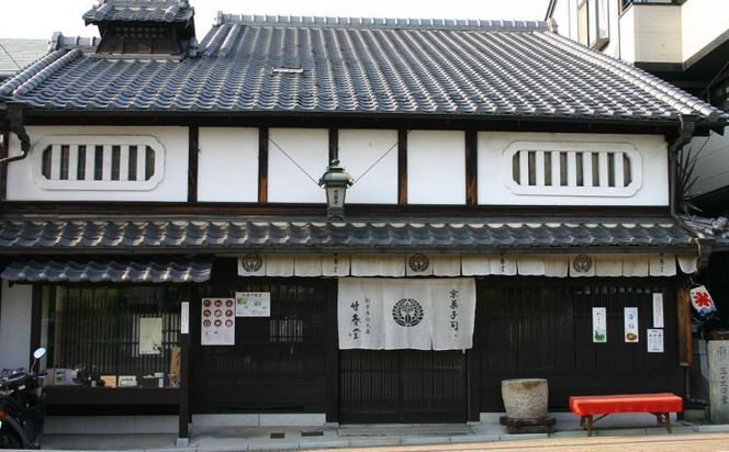 【甘春堂】和菓子作り体験の招待チケット（1名様） 261009_B-RA04