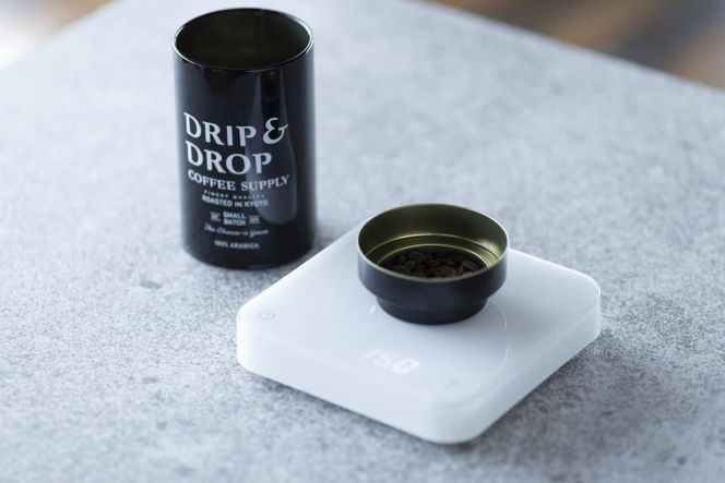 【DRIP&DROP COFFEE SUPPLY】コーヒー挽き豆(フレンチプレス挽き)（オリジナル缶入り） 261009_B-SB02VC03