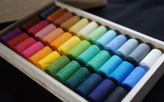 【王冠化学工業所】ゴンドラパステル36色セット（パステル紙付き）［ 京都 セット 伝統 和 ご当地 お取り寄せ 贈り物 家庭用 自宅用 贈答品 贈答用 お祝い 内祝い ギフト プレゼント おすすめ 人気 パステル アート 色 絵具 画材 絵画 アート 文具 ハンドメイド 手づくり 最高級 高級 ロングセラー ブランド メーカー 趣味 癒し セラピー 日本初 ドール 人形 歴史 受賞 ］ 261009_B-SK02