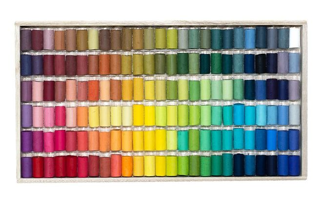 【王冠化学工業所】ゴンドラパステル150色セット（パステル紙付き）［ 京都 セット 伝統 和 ご当地 お取り寄せ 贈り物 家庭用 自宅用 贈答品 贈答用 お祝い 内祝い ギフト プレゼント おすすめ 人気 パステル アート 色 絵具 画材 絵画 アート 文具 ハンドメイド 手づくり 最高級 高級 ロングセラー ブランド メーカー 趣味 癒し セラピー 日本初 ドール 人形 歴史 受賞 ］ 261009_B-SK03