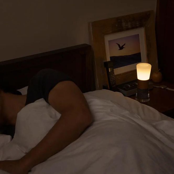 【世界初の全方位受光ソーラー】スフェラーランタン（砂時計型のソーラーランタン）＜ウォールナット＞［ 京都 世界初 太陽電池 スフェラ―パワー ランプ アウトドア キャンプ  災害用 電気 間接照明 照明 ふるさと おしゃれ かっこいい 京都 通販 送料無料 ふるさと納税 ］ 261009_B-TM08