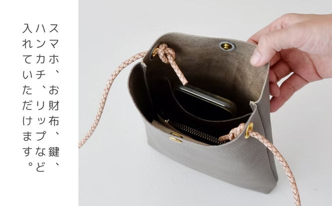 【革工房Rim】タテ型ポシェット 〈白〉 [ 京都 ポシェット ハンドメイド コンパクト 本革 バッグ 人気 おすすめ 鞄 かばん 革 レザー 手作り クラフト ギフト プレゼント お取り寄せ 通販 送料無料 ふるさと納税 ] 261009_B-XA02VC02