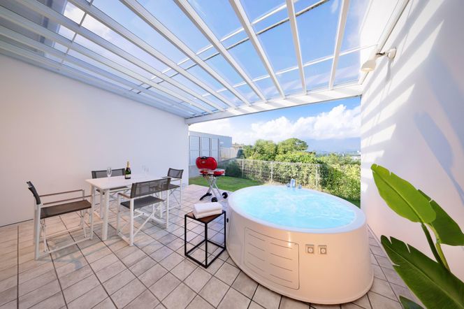 【クリスタルヴィラ白浜】ペットと泊まれる露天温泉付きスイートヴィラ ペア宿泊 304018_DR03