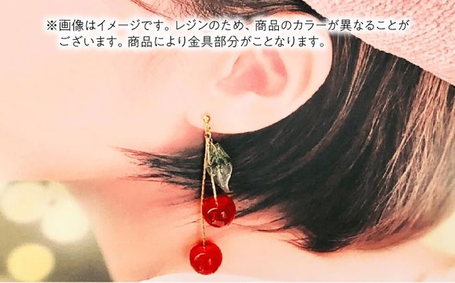 揺れる さくらんぼ ノンホールピアス ラメレッド アクセサリー ハンドメイド レジン 愛西市 / Momo’s 工房[AECR009]