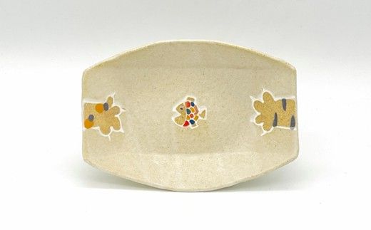 舟型皿 魚の奪い合い！ 白マット釉【716】_HA1719