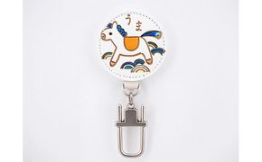 文庫屋大関 干支キーホルダー 午 ドアに冷蔵庫にペタリ 干支 キーホルダー マグネット入り 磁石入り 革製品 革小物 革製 日用品 雑貨 小物雑貨 マグネット 磁石 工芸品 民芸品 伝統工芸品 東京 東京都 墨田区