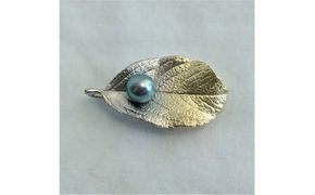 90-07伊勢志摩あこや本真珠ブローチ・黒真珠950ナノ