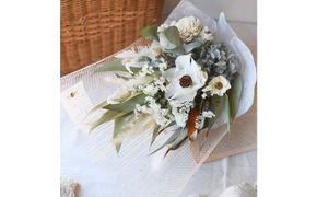 【母の日】プレミアムドライフラワー・ブーケ　ココホワイト＜お届け日：2026年5/4～5/10 当店おまかせ ＞母の日カード付き【 母の日 ギフト アレンジ 花 贈り物 大阪府 門真市 】 272230_BG136