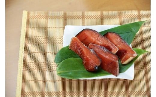 新潟県村上市笹川流れで水揚げ　旬の干物魚6点セット（店長おまかせ）1057001