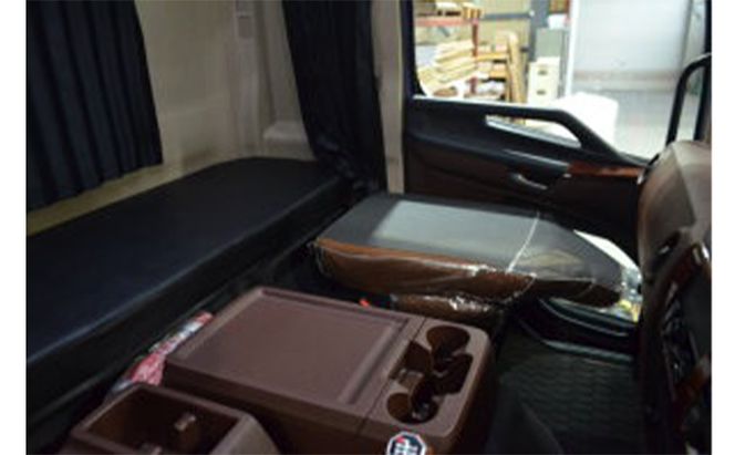 日野 17レンジャー　 ワイドボディ　フラットキット　 寝台用 車 部品 車両 JAVIA取得生地 ブラックレザー 