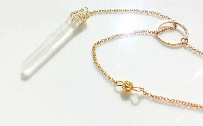 crystal point necklace ネックレス 天然石 1個 [Q]handmadejewely【クリスタル シャープ ロング シンプル クール リング 可愛い ギフト プレゼント ハンドメイド ジュエリー 手作り  職人 上品 華やか  ドレス 大人の雰囲気  ラッピング 母の日 結婚式】