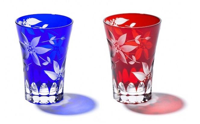 江戸切子 タンブラー 鉄線 ペア 瑠璃 赤 玻璃匠山田硝子 切子 グラス 工芸品 伝統工芸 酒器 民芸品　【 墨田区 】 食器 使いやすい形状 花切子 日本酒 お酒 日本酒グラス 焼酎グラス 鮮やか キレイ 