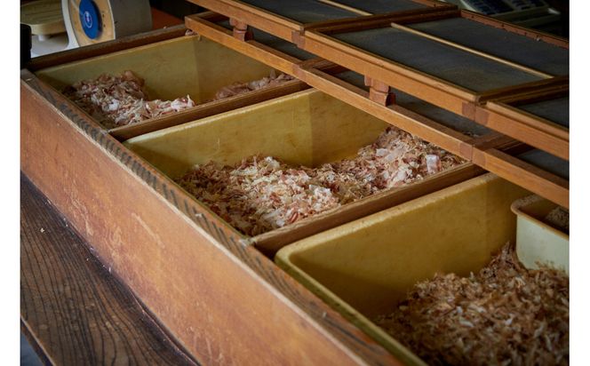 【定期便12回】【月に一度届く小田原老舗　鰹節、削り節専門店の削りたて鰹節】鰹節200ｇ×12【 かつおぶし 神奈川県 小田原市 】 142069_CW082