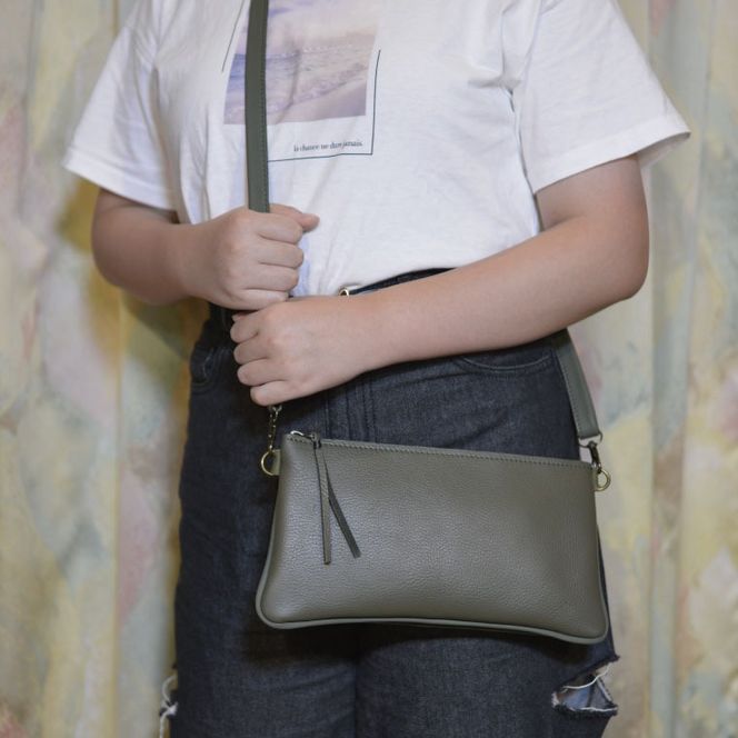 益子の革工房maharoのサコッシュ（S）オリーブグリーン｜栃木県 益子町 ふるさと納税 バッグ サコッシュ 牛革 手作り (AX112-4)