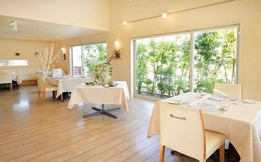 【8.8-1】特産松阪牛の一皿を含む　全11品のフルコース～ムニュ・プレジール～（ディナー・ペア食事券）