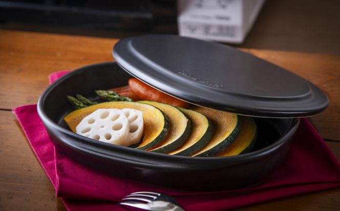 【萬古焼(ばんこやき)】Handmadeアート土鍋 弥生陶園　職人が一つ一つ丁寧に成形し焼き上げる、こだわりの逸品　土鍋の国内生産80％のシェアを誇る伝統の萬古焼　TS-652　フタ付グリラー（黒釉）鉄より軽い！手間いらずの耐熱陶器製「魚焼グリル対応のフタ付グリラー」【プレート、魚料理、肉料理、朝ごはん、朝食、目玉焼き、野菜、グラタン、アヒージョ、簡単、ペア、耐久性、人気、おすすめ、旨み、うまみ】
