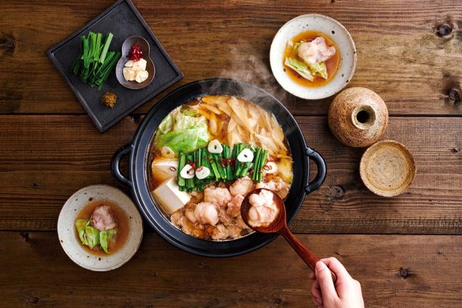 やまや もつ鍋 博多 もつ鍋セット あごだし 醤油味 4人前 [やまやコミュニケーションズ 福岡県 筑紫野市 21760874] モツ鍋 国産 牛モツ ホルモン 牛ホルモン