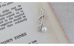 J-96Jw伊勢志摩あこや本真珠SV製イニシャルペンダント(J)W