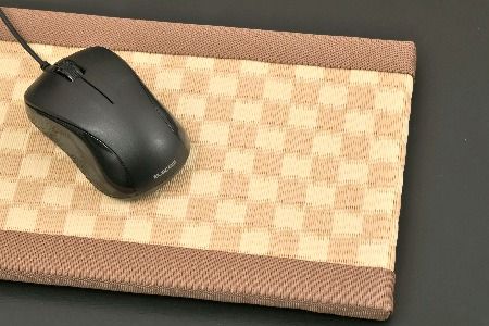 ミニたたみ 市松 ベージュ【和紙表 撥水加工 変色しづらい 職人 本格派 やすらぎ 国産 手作り 卓上 おしゃれ マウスパッド 小物】(H075114)