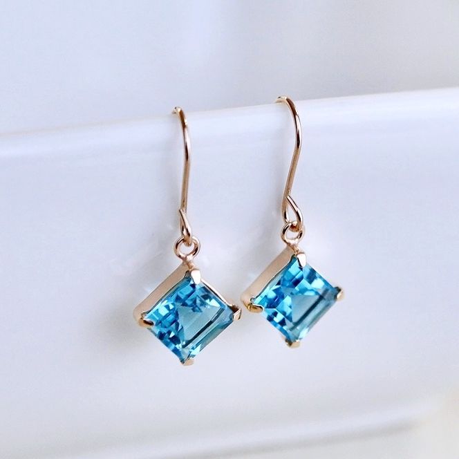 【ジュエリー】K10 イエローゴールド ブルートパーズ 揺れる ピアス 保証書付 SE-2851 242-005-c