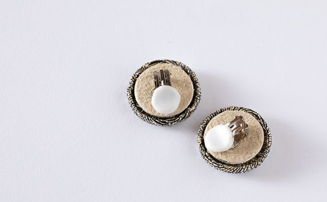 イヤリング 希少素材 アバカ織のイヤリング パープル アクセサリー ファッション 天然繊維 アバカ 金糸 シンプル 存在感 光沢 袋井市 静岡県