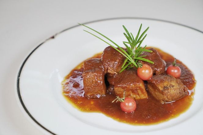 【多国籍料理４種セット】～黒田庄ビーフ牛スジカレー/播州百日どりカレー/黒田庄和牛の佃煮/洋風豚の角煮～　20-60