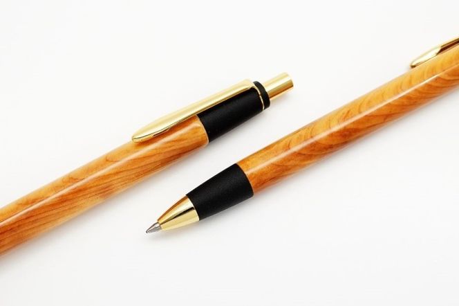 屋久島産【天然ヒノキ】ボールペン・ストレートタイプ(0.7mm)１本 〈 ペン 文具 工芸品 文房具 雑貨 ギフト 贈答 木軸 入学 お祝い〉 