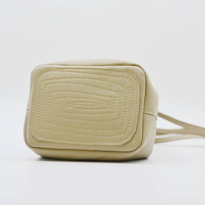 益子の革工房maharoの巾着バッグ（S）ベージュ (AX141-4)