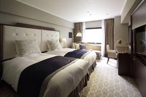 【京都センチュリーホテル】平休日1泊朝食付ペア宿泊券《グランコンフォートデラックスツイン》［ 京都 京都駅 至近 アクセス抜群 快適 便利 ビュッフェ 人気 ホテル 割引 チケット 宿泊券 ギフト券 おすすめ 宿泊 旅行 宿 観光 グルメ ふるさと納税 ］ 261009_A-LA035