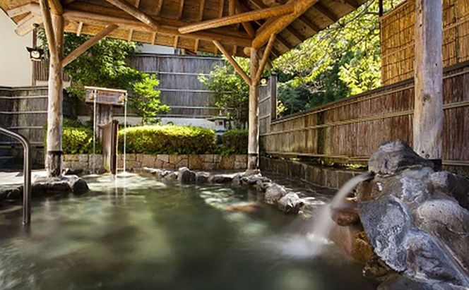 自然に包まれた天然温泉と純和風造りの閑静なたたずまいの一軒宿でいただくペアお食事券