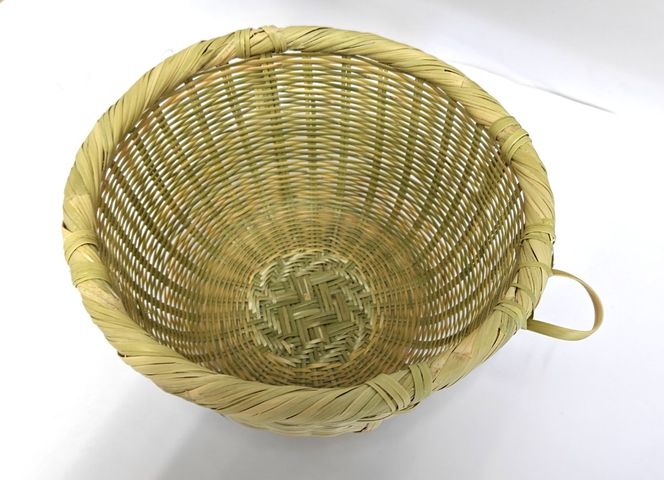 ぶら下げ耳付き！「米研ぎザル 小(3合用)」富士北麓”勝山”スズ竹細工 山梨県認定郷土伝統工芸品 FAA7069