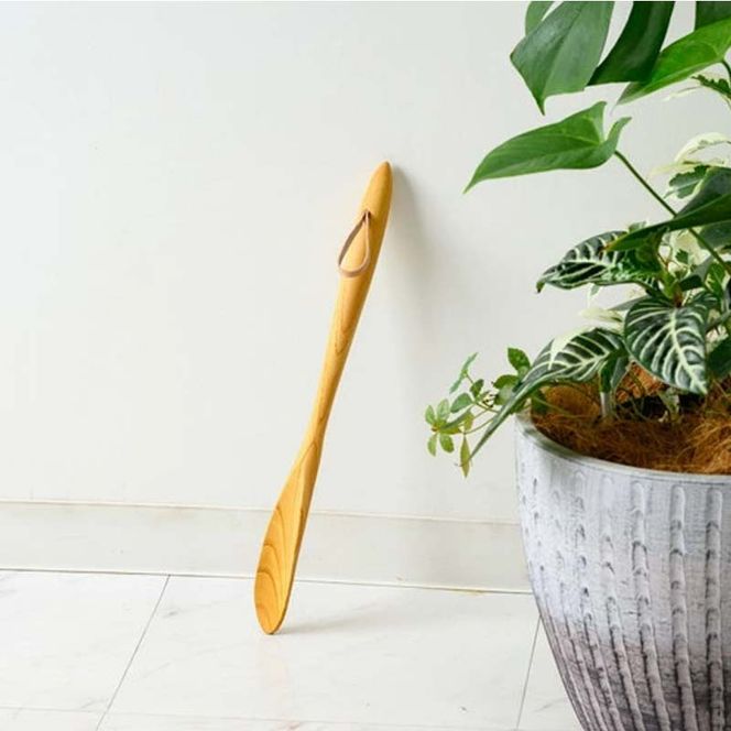 三芳町で採れたケヤキの木を削り出してできた靴べら FAA-212