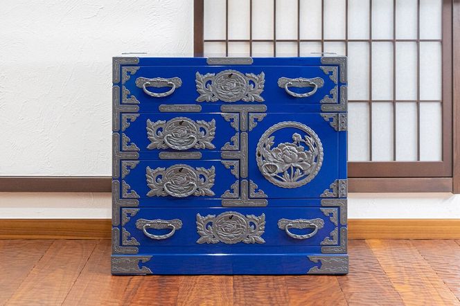 仙台箪笥 帳場箪笥 藍色漆塗り KB-19D（お申込書返送後3ヵ月～8ヵ月程度でお届け） 欅産業 職人 おすすめ 船箪笥 [インテリア タンス 収納 家具 和 モダン 高級 和箪笥 小箪笥 伝統 工芸品 仏壇 仏具 神具 飾り棚 欅 漆塗 彫金 金具 装飾 仙台箪笥 船箪笥 舟箪笥 宮城 利府 欅産業]|06_kyk-770601