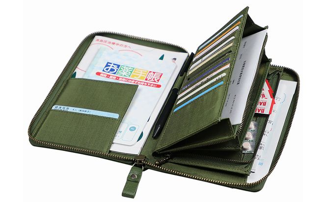 豊岡工房 牛革 お薬手帳ケース（4267）オリーブ / お薬手帳ケース 財布機能 柔らかい シュリンク牛革 お薬手帳 血圧手帳 診察券 保険証 お薬手帳カバー 国産 日本製 小田清株式会社