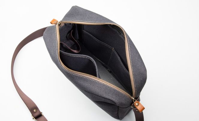 【J-248】ｋｉｉ工房　帆布かばん　ボックスショルダーＬサイズ 先染め黒【高島屋選定品】