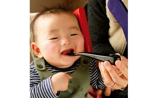 YKS006　山のくじら舎 おやこさじ(真塗うるし) 木製 ベビースプーン 赤ちゃん 幼児 ファーストスプーン 離乳食 ギフト 包装 ラッピング プレゼント 贈り物 贈答 出産祝い 誕生日祝い のし 熨斗対応 高知県産