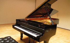 王寺町やわらぎ会館での「スタインウェイピアノ」舞台での演奏券 体験チケット 