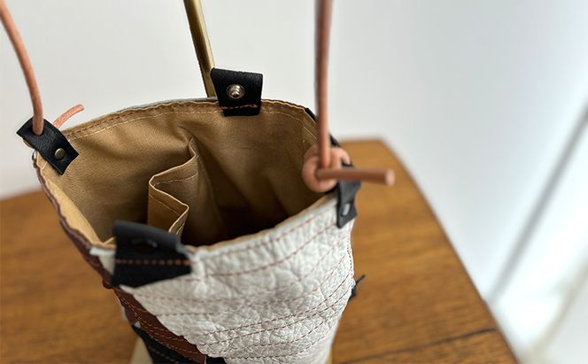 巾着型サコッシュ［amina+］【 本革 革製品 レザー ハンドメイド シンプル エゾシカ革 手作り バック カバン サコッシュ ショルダーポーチ 北海道 十勝 幕別 】