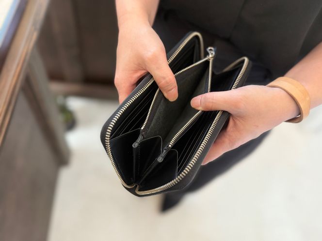 革職人が作った牛革ラウンドファスナー長財布［BLK］ 304018_AX26VC02