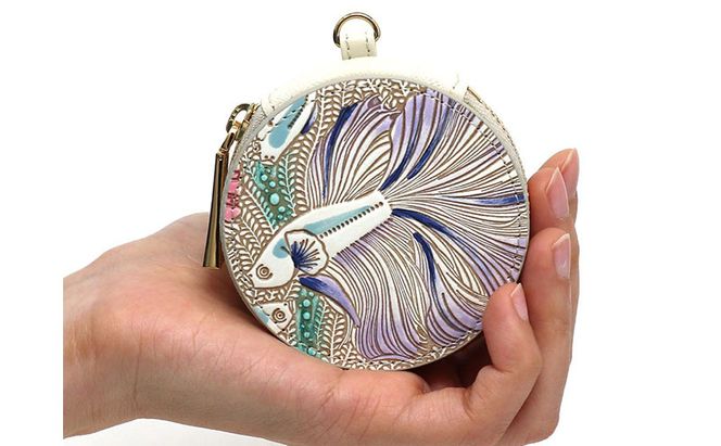 【文庫屋大関】マカロンポーチ ラビリンスフィッシュ＜パープル＞【皮革工芸品】 ポーチ ミニポーチ 小物入れ アクセサリー入れ イヤホン入れ 収納 保管ケース 手のひらサイズ  本革 革 皮革 工芸品 工芸 雑貨 ギフト プレゼント 日本製 東京