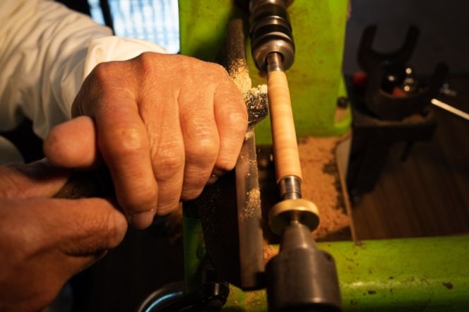 屋久島産【天然ヒノキ】無垢シャープペンシル(0.5mm)1本〈 ペン 文具 文房具 シャーペン 木軸 木製 ギフト 贈答 プレゼント工芸品 〉