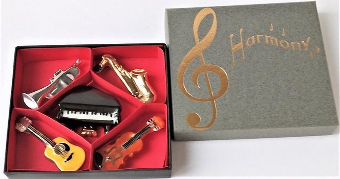 【ギャラリー洛中洛外】音楽好きな人に特におすすめ 楽器を再現 ハーモニー箸置 261009_A-GM014