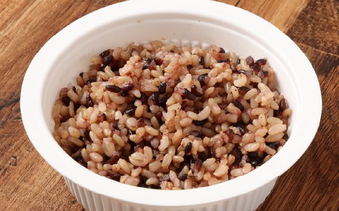 【新米受付・令和8年産米】くろまい＆げんまい パックご飯 150g×12個入り（特別栽培コシヒカリを使用） 1039005N｜玄米 黒米 アントシアニン 健康志向 便利 簡単 新潟県村上市岩船産