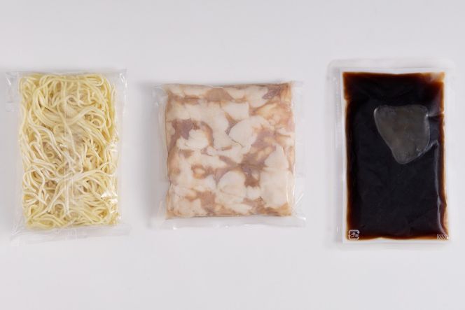 やまや もつ鍋 博多 もつ鍋セット あごだし 醤油味 3～4人前 [やまやコミュニケーションズ 福岡県 筑紫野市 21760876] モツ鍋 セット 国産 牛モツ ホルモン 牛ホルモン ちゃんぽん麺