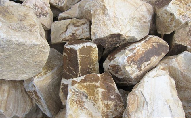 庭石、ごろた石 天草大石（150mm～300mm） 約20kg土嚢袋入り 合計約20kg 天草石 大石 ブラウン 茶色 石 天然石 庭 熊本県 上天草市