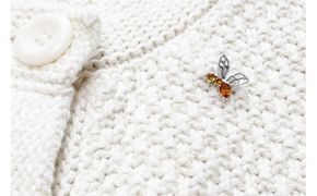 【プレゼント包装付き】ミツバチ ピンバッジ（SV /シトリン） 232238_WW140