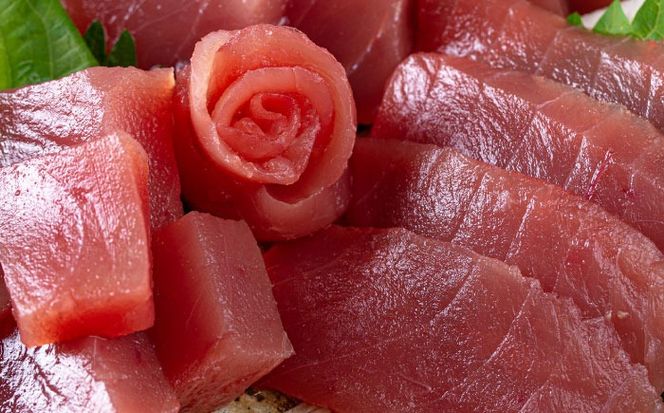 漁港直売店イチオシ3種セット (冷凍キハダマグロ1kg / セーイカ0.6kg / マグロギョーザ24個) 沖縄市 / 沖縄市漁業協同組合 パヤオ直売店[BCDZ004]